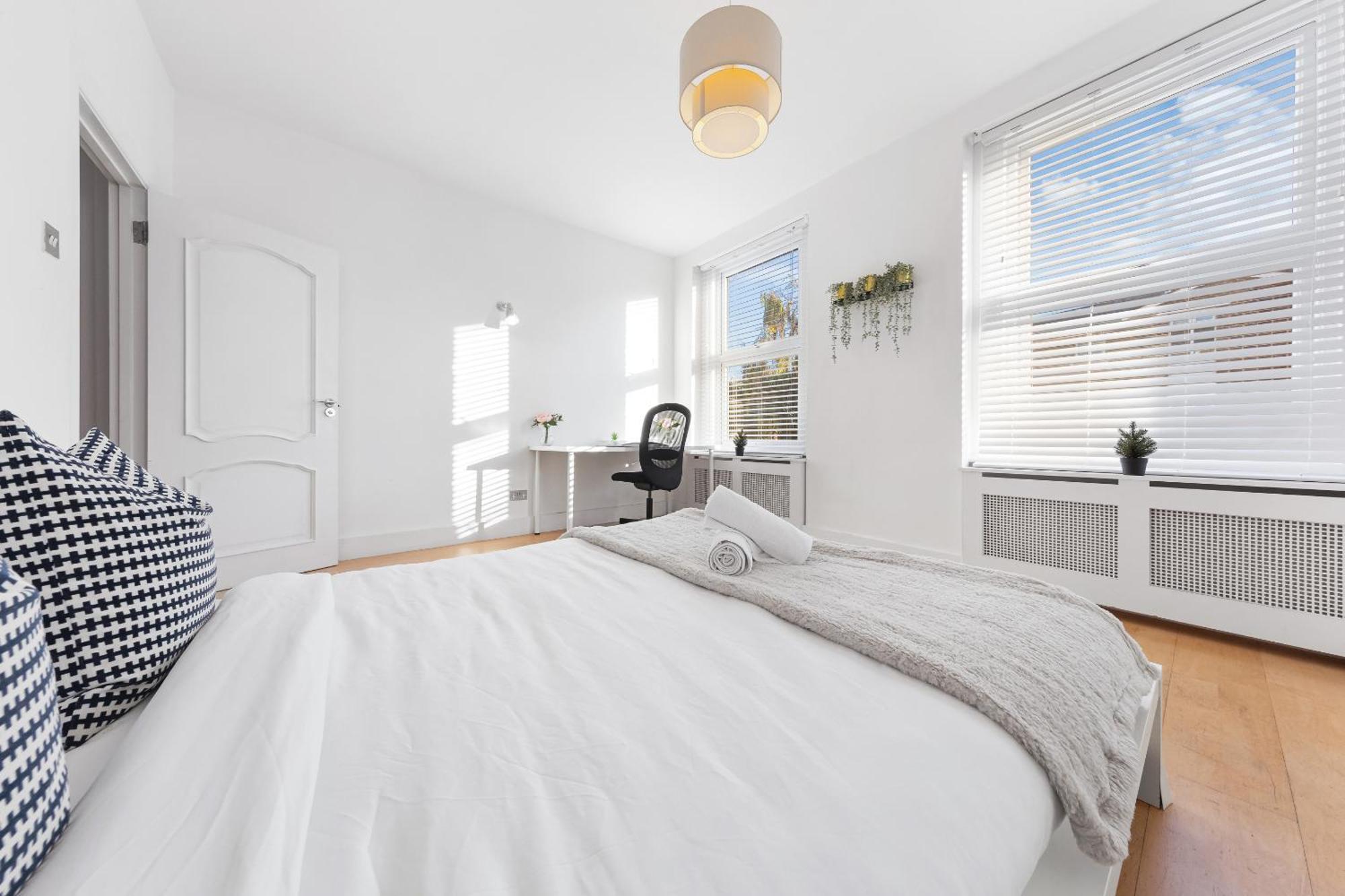 Luxury 4-Bedroom Modern Flat In Central London Steps From Station, Sleeps 9 In Style! Екстер'єр фото