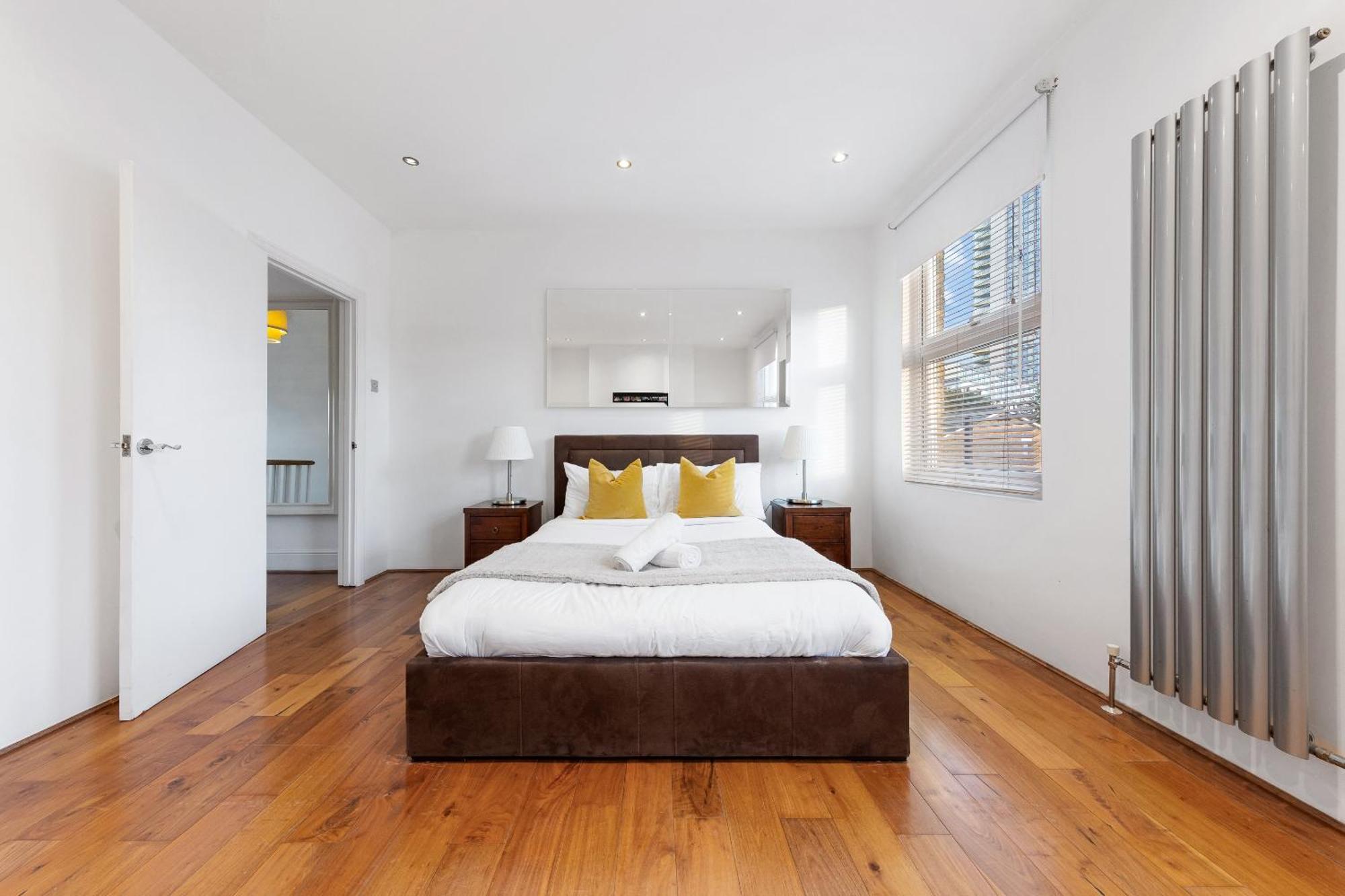 Luxury 4-Bedroom Modern Flat In Central London Steps From Station, Sleeps 9 In Style! Екстер'єр фото