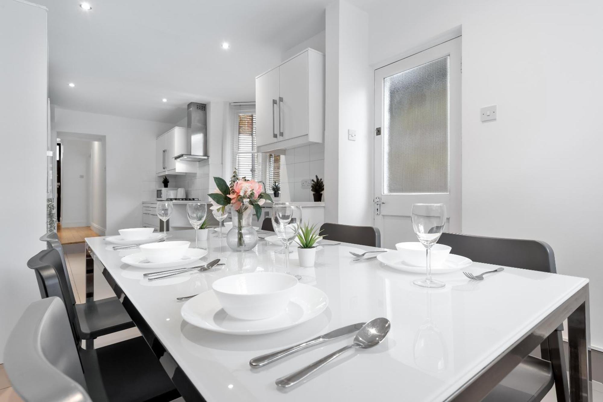 Luxury 4-Bedroom Modern Flat In Central London Steps From Station, Sleeps 9 In Style! Екстер'єр фото